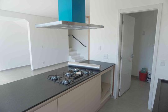 Cozinha de casa de condomínio para alugar com 2 quartos, 152m² em Alphaville, Santana de Parnaíba