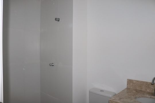 Banheiro de apartamento à venda com 1 quarto, 27m² em Vila Leopoldina, São Paulo