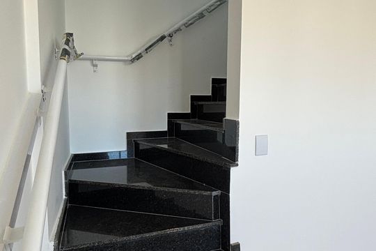 Escada de apartamento à venda com 2 quartos, 98m² em Utinga, Santo André