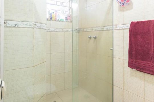 Banheiro de apartamento à venda com 2 quartos, 68m² em Rio Comprido, Rio de Janeiro