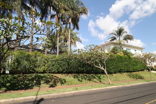 Fachada de casa de condomínio para alugar com 4 quartos, 485m² em Aclimação, Uberlândia