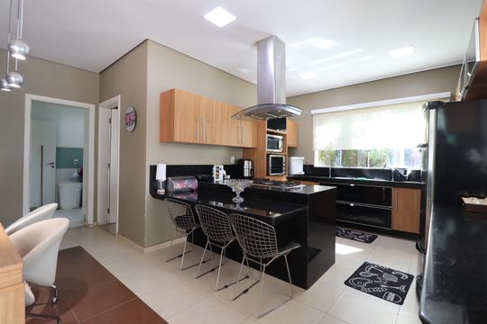 Cozinha de casa de condomínio para alugar com 4 quartos, 485m² em Aclimação, Uberlândia