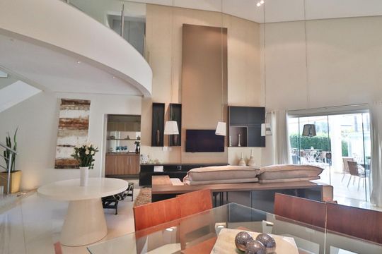 Sala de casa de condomínio para alugar com 4 quartos, 485m² em Aclimação, Uberlândia