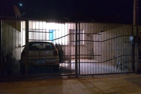 Área externa de casa à venda com 2 quartos, 88m² em Guajuviras, Canoas