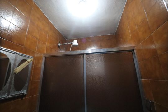 Banheiro de casa à venda com 2 quartos, 125m² em Chácara Mafalda, São Paulo