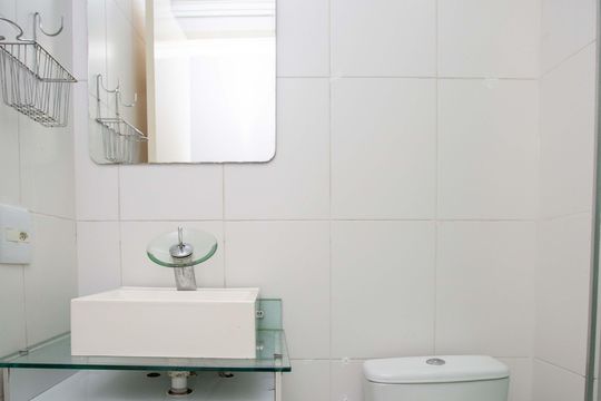 Banheiro de apartamento à venda com 2 quartos, 44m² em Centro, Diadema