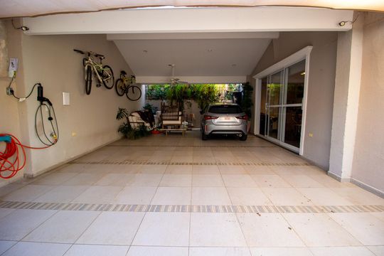 Garagem de casa para alugar com 4 quartos, 400m² em Jardim Santa Rosália, Sorocaba