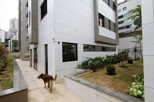 Entrada de apartamento à venda com 4 quartos, 135m² em Serra, Belo Horizonte