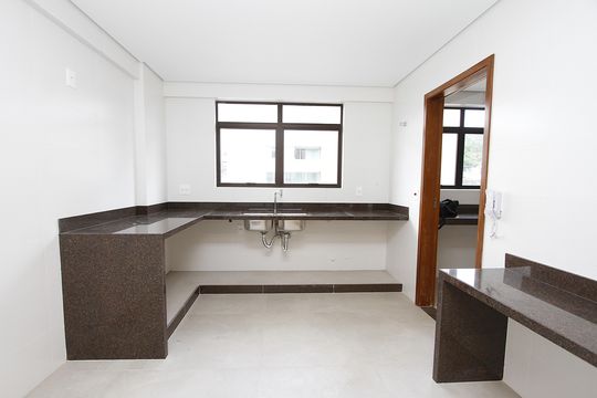 Cozinha de apartamento à venda com 4 quartos, 135m² em Serra, Belo Horizonte