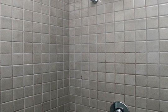 Banheiro de kitnet/studio para alugar com 1 quarto, 30m² em Centro Histórico, Porto Alegre
