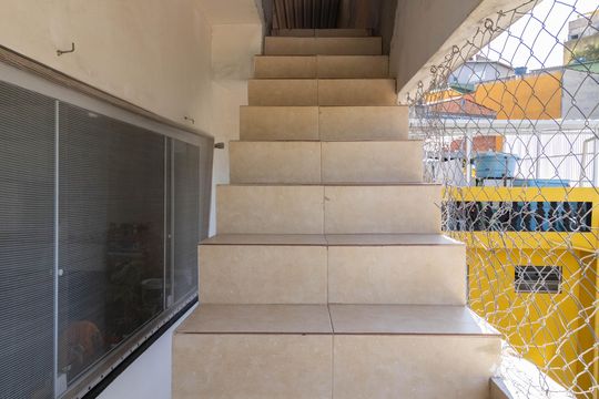 Escada Terraço de casa para alugar com 2 quartos, 171m² em Jardim Fernandes, São Paulo