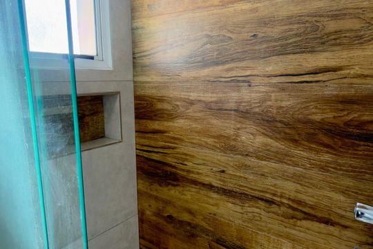Banheiro  de apartamento à venda com 2 quartos, 56m² em Jardim Monte Kemel, São Paulo