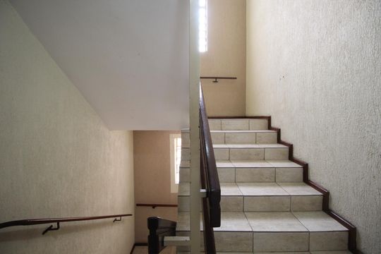 Escada de apartamento à venda com 2 quartos, 80m² em Passo D’areia, Porto Alegre