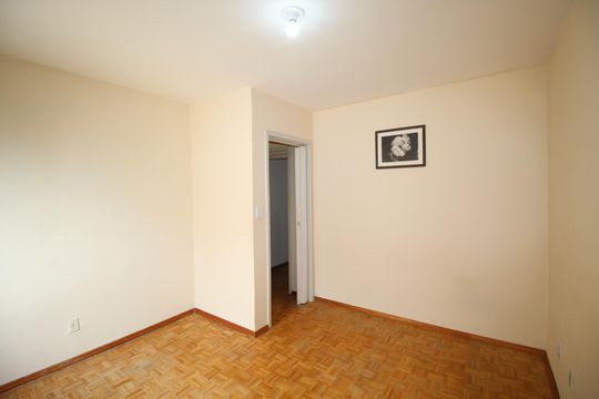 Quarto 2 de apartamento à venda com 2 quartos, 80m² em Passo D’areia, Porto Alegre