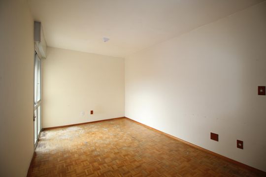 Sala de apartamento à venda com 2 quartos, 80m² em Passo D’areia, Porto Alegre
