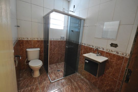 Banheiro do Quarto Suíte de casa para alugar com 2 quartos, 65m² em Jardim Fontalis, São Paulo