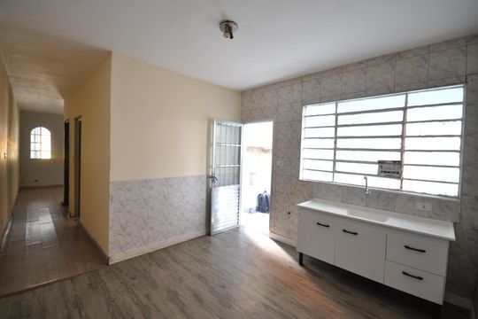 Cozinha de casa para alugar com 2 quartos, 65m² em Jardim Fontalis, São Paulo