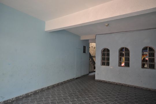 Garagem de casa para alugar com 2 quartos, 65m² em Jardim Fontalis, São Paulo
