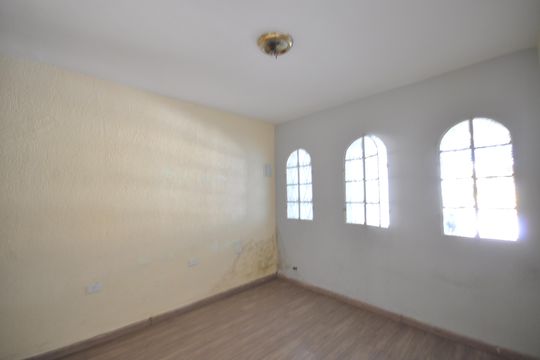 Sala de casa para alugar com 2 quartos, 65m² em Jardim Fontalis, São Paulo