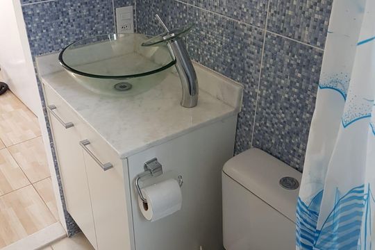 Banheiro de apartamento à venda com 2 quartos, 39m² em Jardim Casablanca, São Paulo
