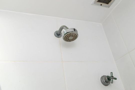 Banheiro Social de apartamento à venda com 3 quartos, 64m² em Penha, Rio de Janeiro