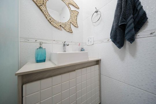 Banheiro de apartamento à venda com 3 quartos, 65m² em Vila Araguaia, São Paulo