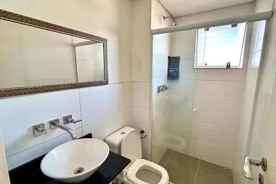Banheiro de kitnet/studio para alugar com 1 quarto, 38m² em Vila Augusta, Guarulhos