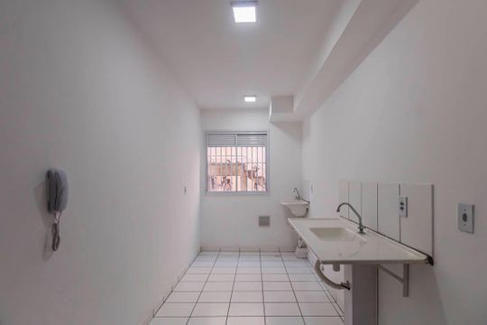 Cozinha de apartamento para alugar com 2 quartos, 49m² em Jardim Iguatemi, São Paulo