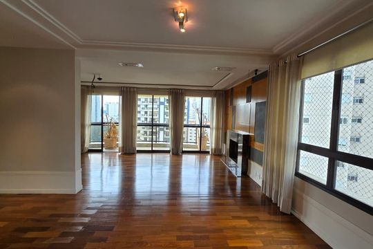 Apartamento à venda com 3 quartos, 221m² em Vila Suzana, São Paulo