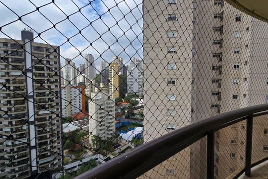 Vista  de apartamento à venda com 3 quartos, 221m² em Vila Suzana, São Paulo
