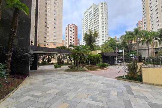 Área comum de apartamento à venda com 3 quartos, 221m² em Vila Suzana, São Paulo