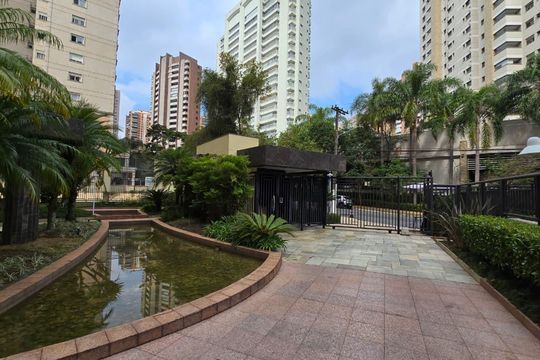 Área comum de apartamento à venda com 3 quartos, 221m² em Vila Suzana, São Paulo