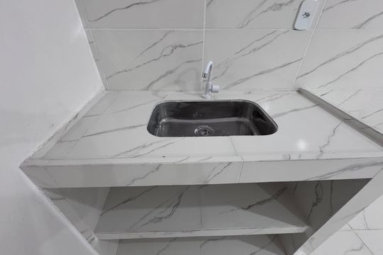 Cozinha de apartamento para alugar com 1 quarto, 60m² em Barra de Guaratiba, Rio de Janeiro