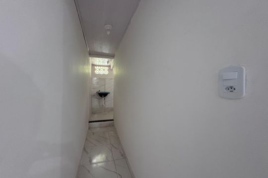 Corredor de apartamento para alugar com 1 quarto, 60m² em Barra de Guaratiba, Rio de Janeiro