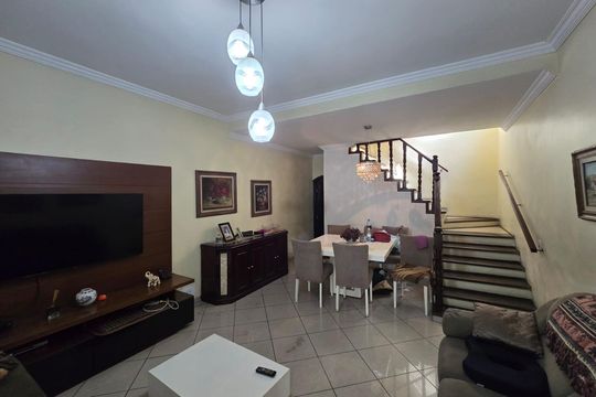 Sala  de casa para alugar com 4 quartos, 350m² em Vila das Bandeiras, Guarulhos