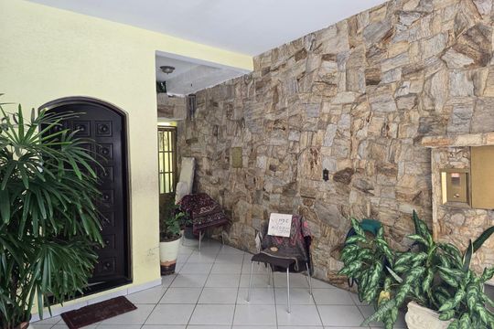 Garagem  de casa para alugar com 4 quartos, 350m² em Vila das Bandeiras, Guarulhos