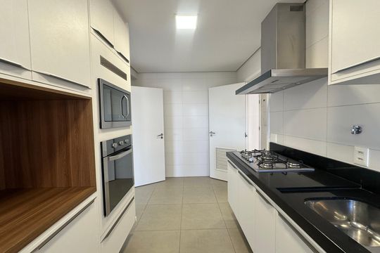 Cozinha de apartamento para alugar com 3 quartos, 228m² em Alphaville Empresarial, Barueri