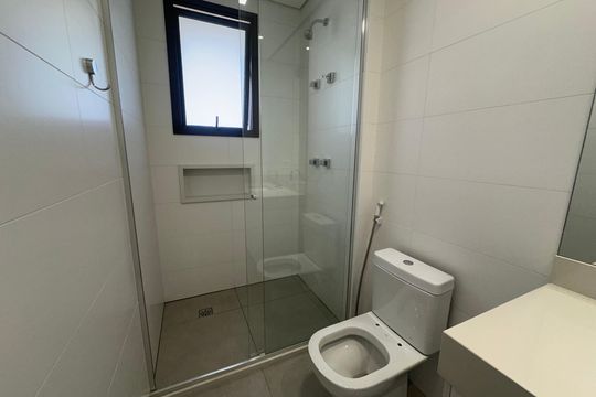 Banheiro da Suíte 1 de apartamento para alugar com 3 quartos, 228m² em Alphaville Empresarial, Barueri