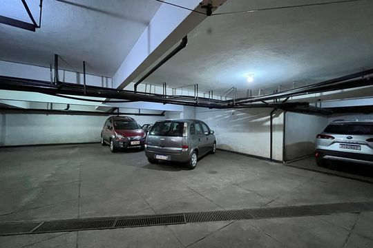 Garagem  de apartamento à venda com 3 quartos, 250m² em Copacabana, Rio de Janeiro