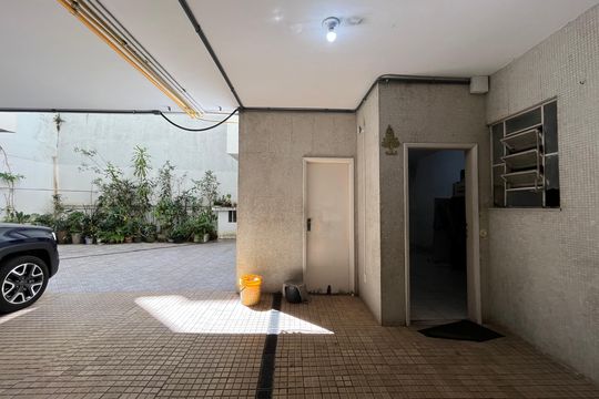 Garagem  de apartamento à venda com 3 quartos, 250m² em Copacabana, Rio de Janeiro