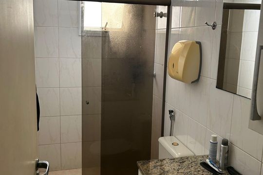 Banheiro de apartamento à venda com 3 quartos, 72m² em Vila Azevedo, São Paulo