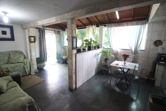Casa à venda com 4 quartos, 525m² em Glória, Belo Horizonte