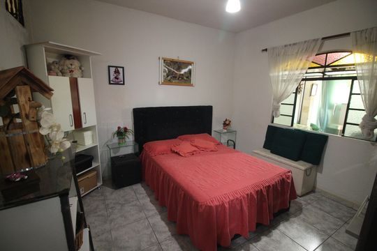 Quarto 1 de casa à venda com 4 quartos, 525m² em Glória, Belo Horizonte
