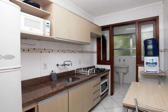 Cozinha + Área de Serviço + Despensa de apartamento à venda com 2 quartos, 78m² em Rio Branco, Porto Alegre
