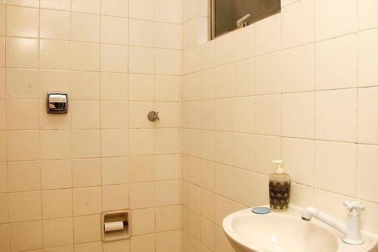 Banheiro 2 Serviço de apartamento à venda com 2 quartos, 78m² em Rio Branco, Porto Alegre