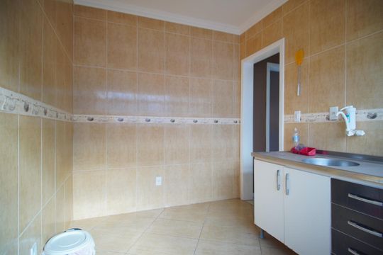 Cozinha de apartamento para alugar com 2 quartos, 45m² em Rubem Berta, Porto Alegre