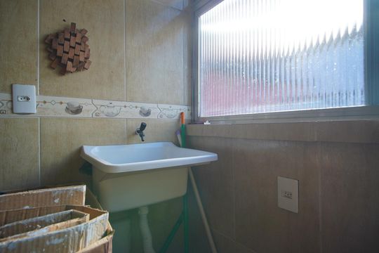 Cozinha e Área de Serviço de apartamento para alugar com 2 quartos, 45m² em Rubem Berta, Porto Alegre