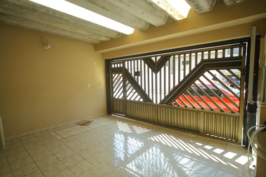 Garagem de casa à venda com 3 quartos, 250m² em Ferrazópolis, São Bernardo do Campo
