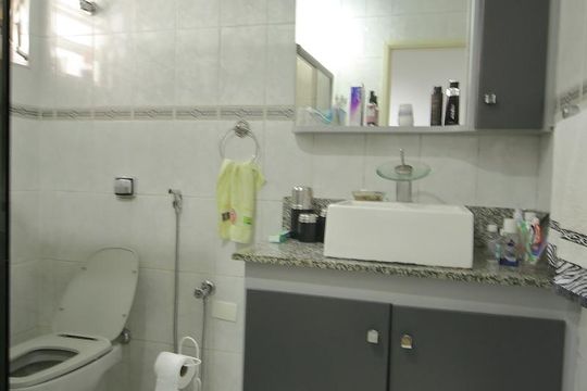 Banheiro  de casa à venda com 3 quartos, 250m² em Ferrazópolis, São Bernardo do Campo