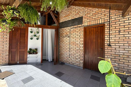 Varanda de kitnet/studio para alugar com 1 quarto, 50m² em Santa Monica, Florianópolis